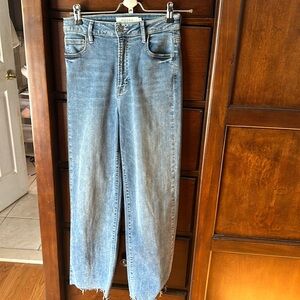 High rise stretchy. Alittle short length frayed bottom.